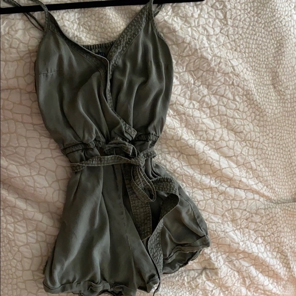 Abercrombie & Fitch Pants - Olive green romper Abercrombie & Fitch Pants - Olive green romper